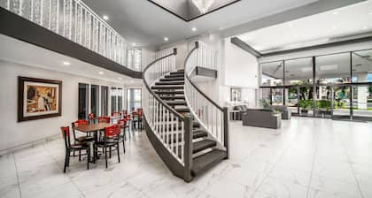 The Buena Park Hotel & Suites