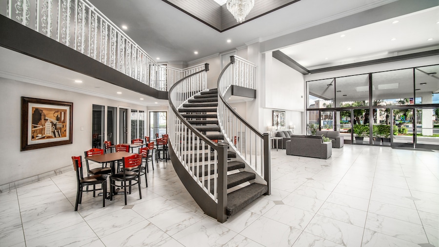 The Buena Park Hotel & Suites