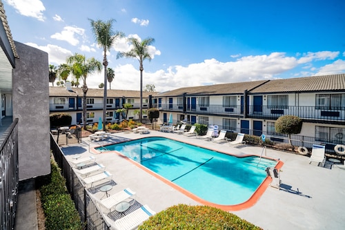 The Buena Park Hotel & Suites
