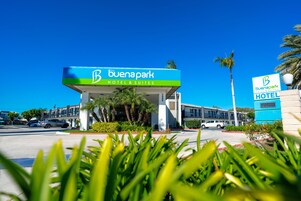 Fachada de la propiedad