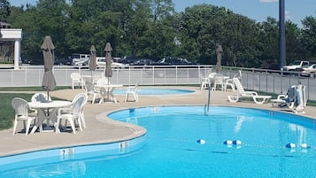 Seasonal outdoor pool, pool umbrellas