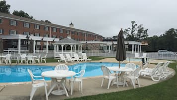 Seasonal outdoor pool, pool umbrellas