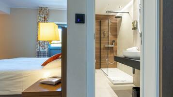 Standard Double Room | Minibar, in-room safe, desk, iron/ironing board