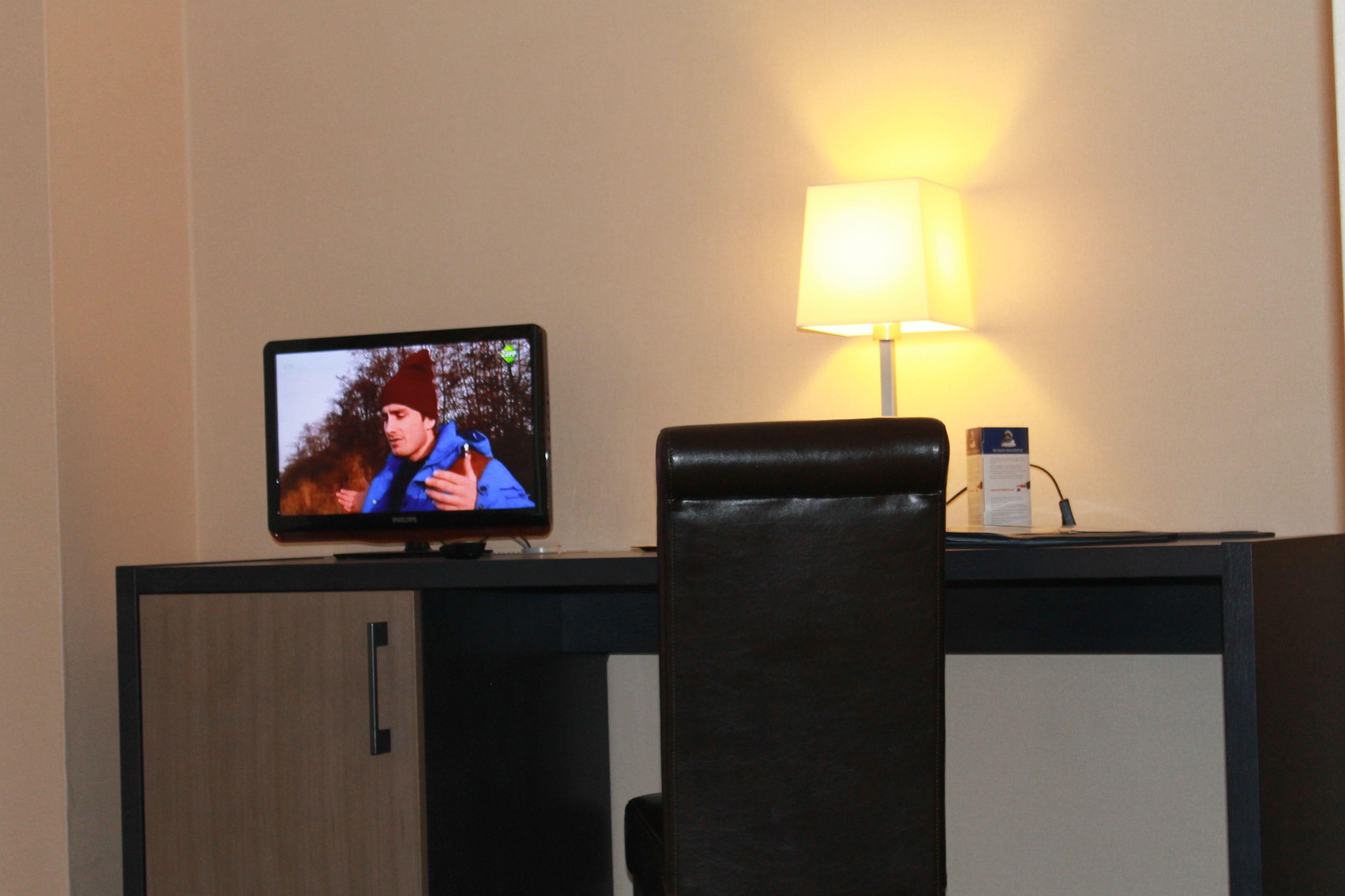 standard triple room | in-room business centre