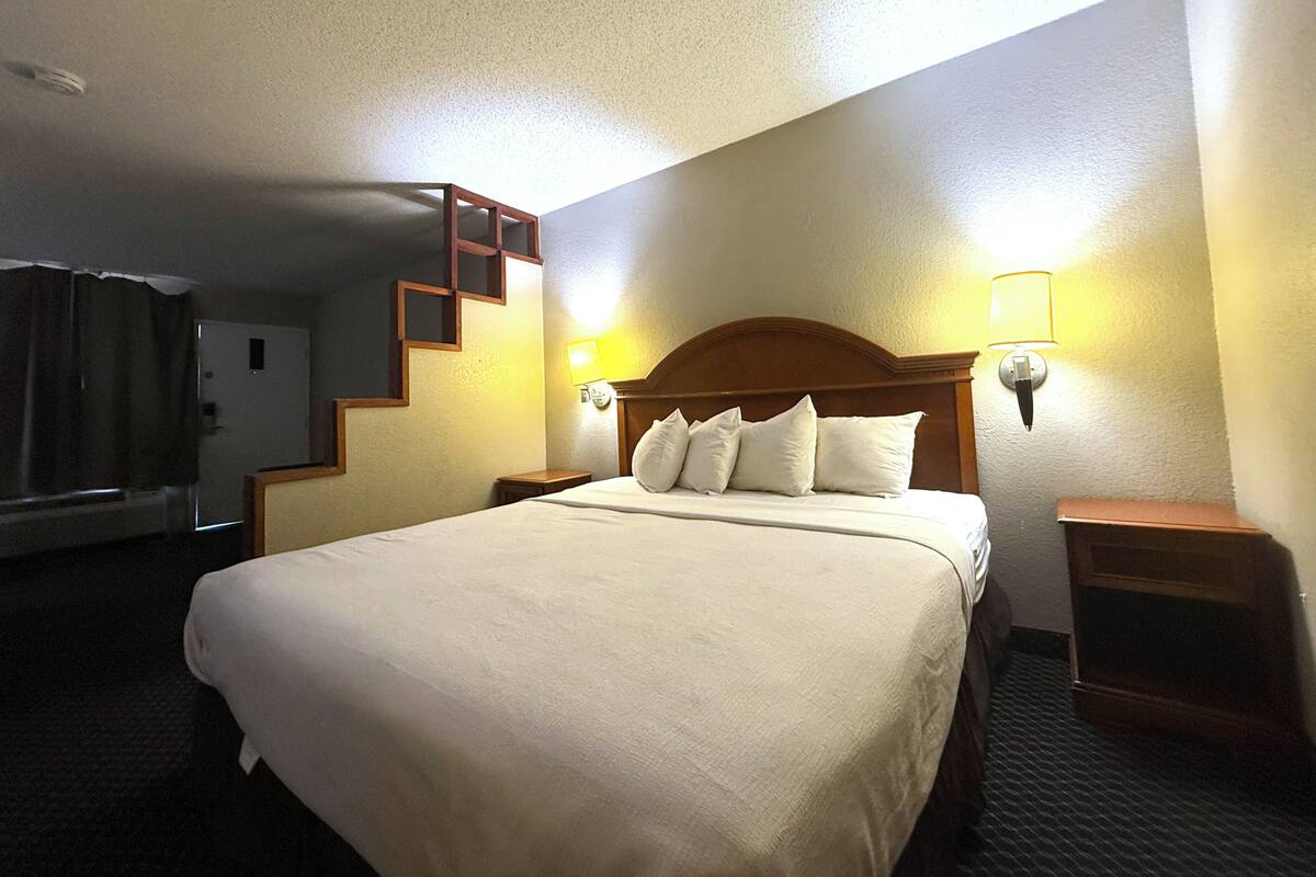 Escritorio, wifi gratis, ropa de cama