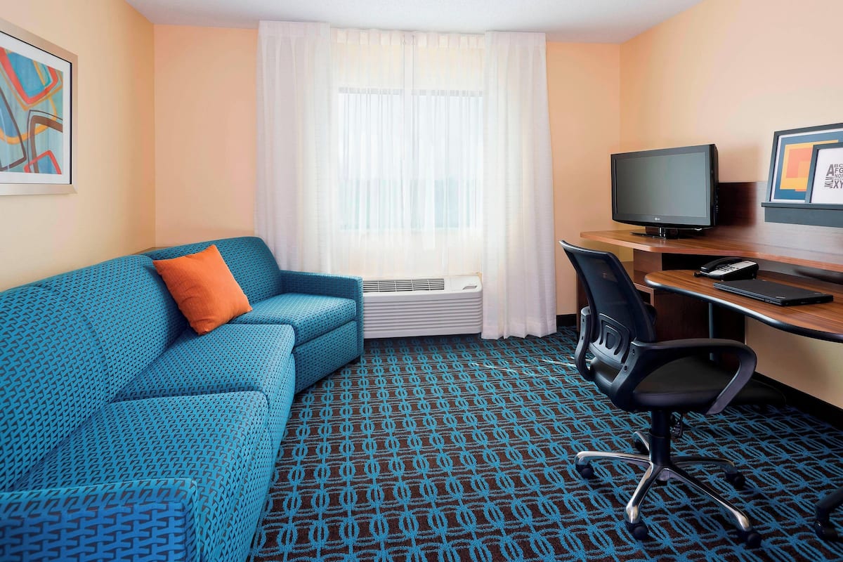 executive suite, 1 king bed with sofa bed | in-room safe, desk, iron/ironing board, free wifi