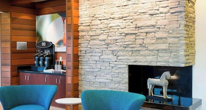 Fairfield Inn & Suites Lexington Keeneland Airport