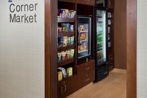 Snack bar - Fairfield Inn & Suites Lexington Keeneland Airport (Lexington)