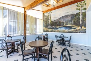 Free daily on-the-go breakfast - Days Inn by Wyndham Delta CO (Delta)