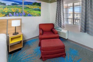 Desk, laptop workspace, iron/ironing board, free WiFi