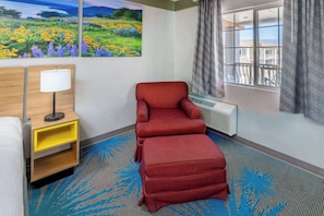 Desk, laptop workspace, iron/ironing board, free WiFi