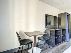 Desk, laptop workspace, free WiFi - Stayable St. Augustine (St. Augustine)