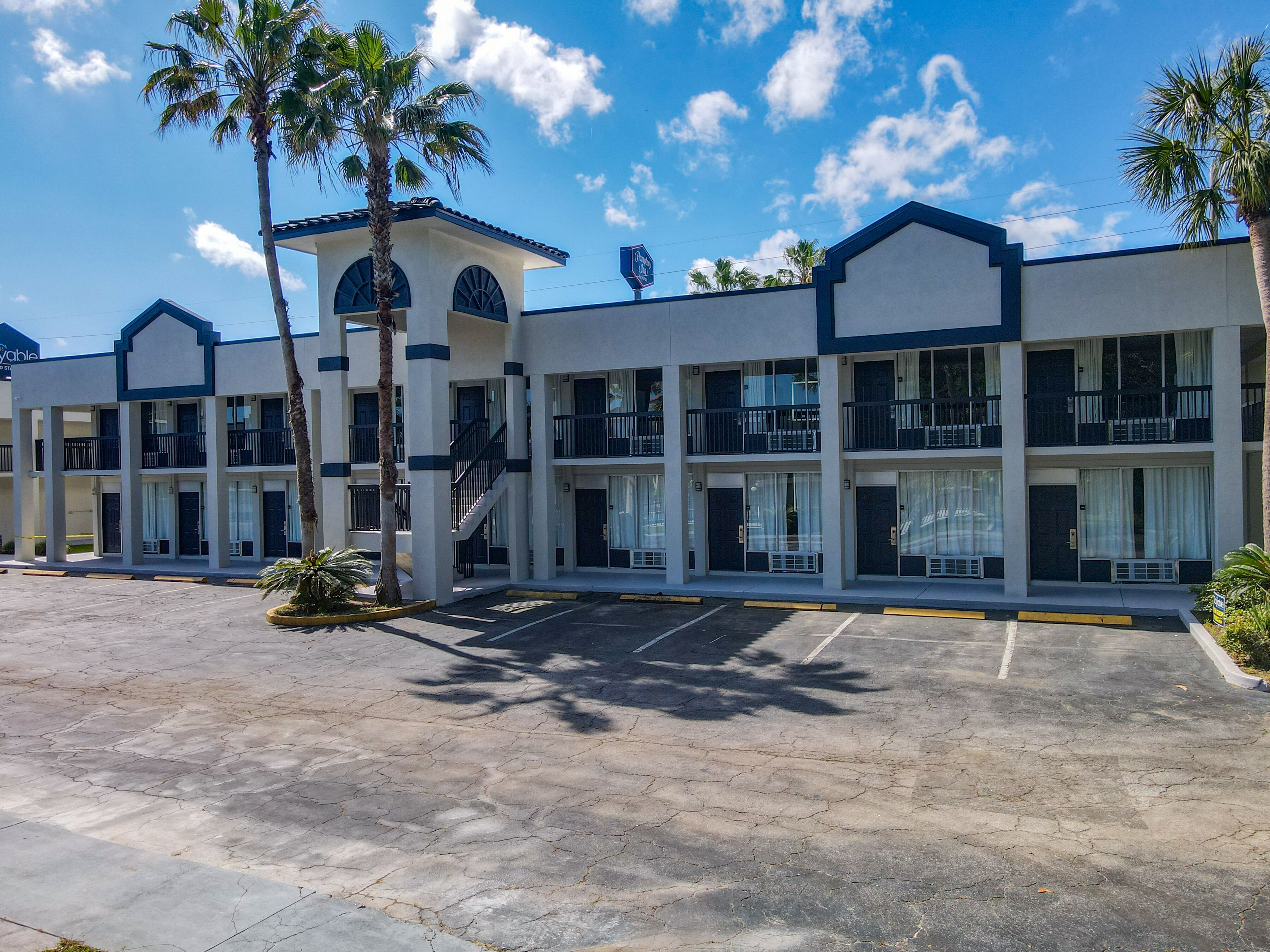 Fachada de la propiedad