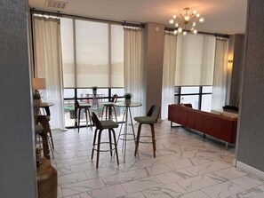 Lobby - Wyndham Garden Lake Guntersville (Guntersville)