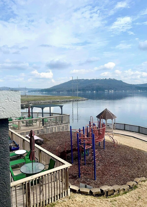 Children’s play area – outdoor