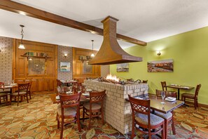 Dining - Quality Inn & Conference Centre (Midland)