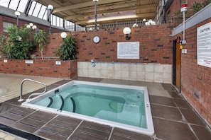 Indoor spa tub