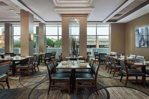 매일 뷔페 아침 식사 유료