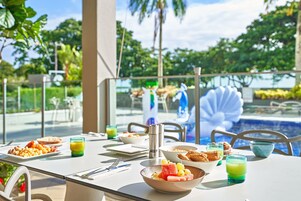 Desayuno buffet diario (AUD 33 por persona)