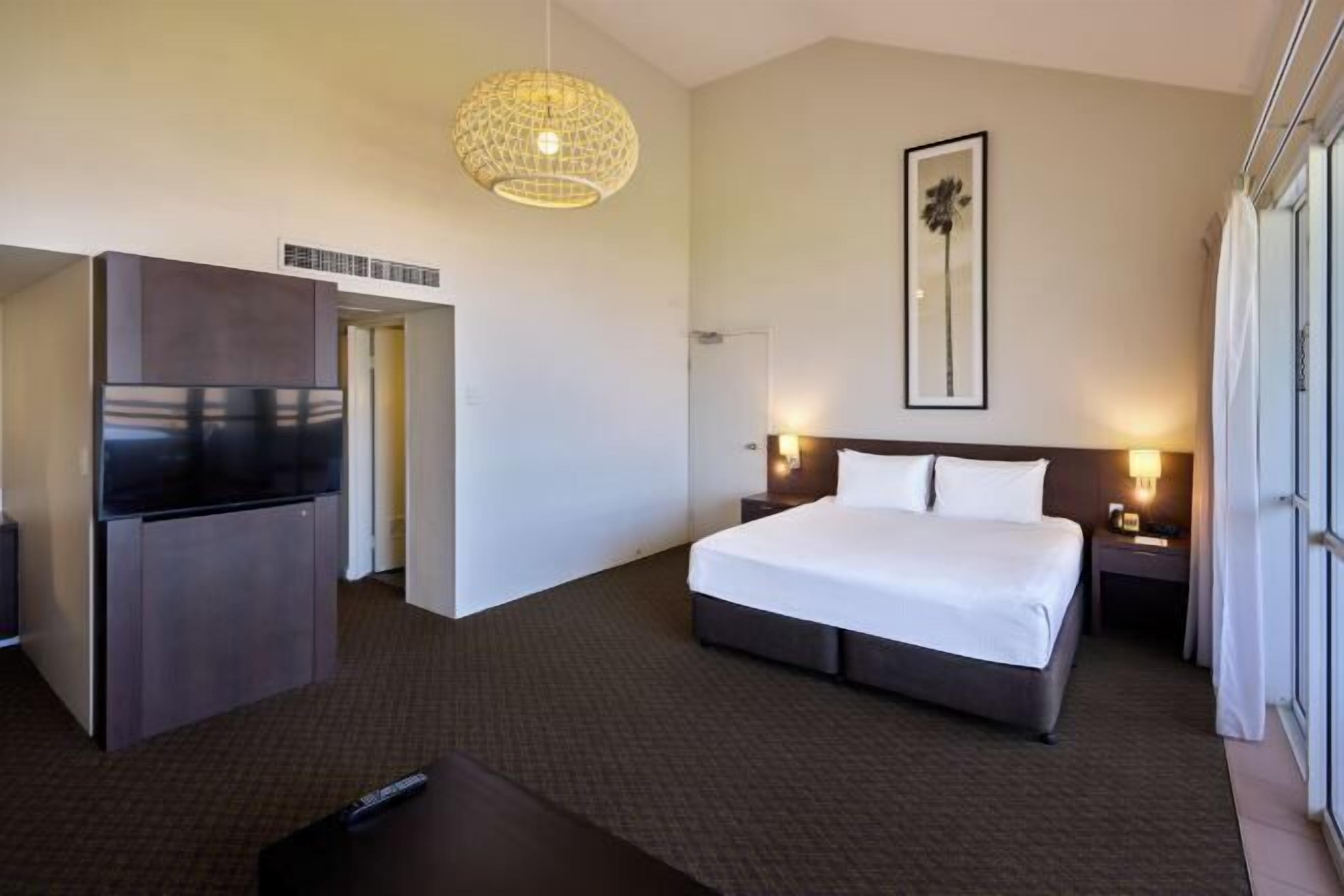 房內夾萬、獨特設計、獨特裝修、書桌