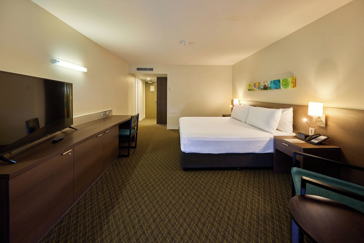 스탠다드룸, 킹사이즈침대 1개 | 객실 내 금고, 각각 다른 스타일의 인테리어, 각각 다르게 가구 비치, 책상