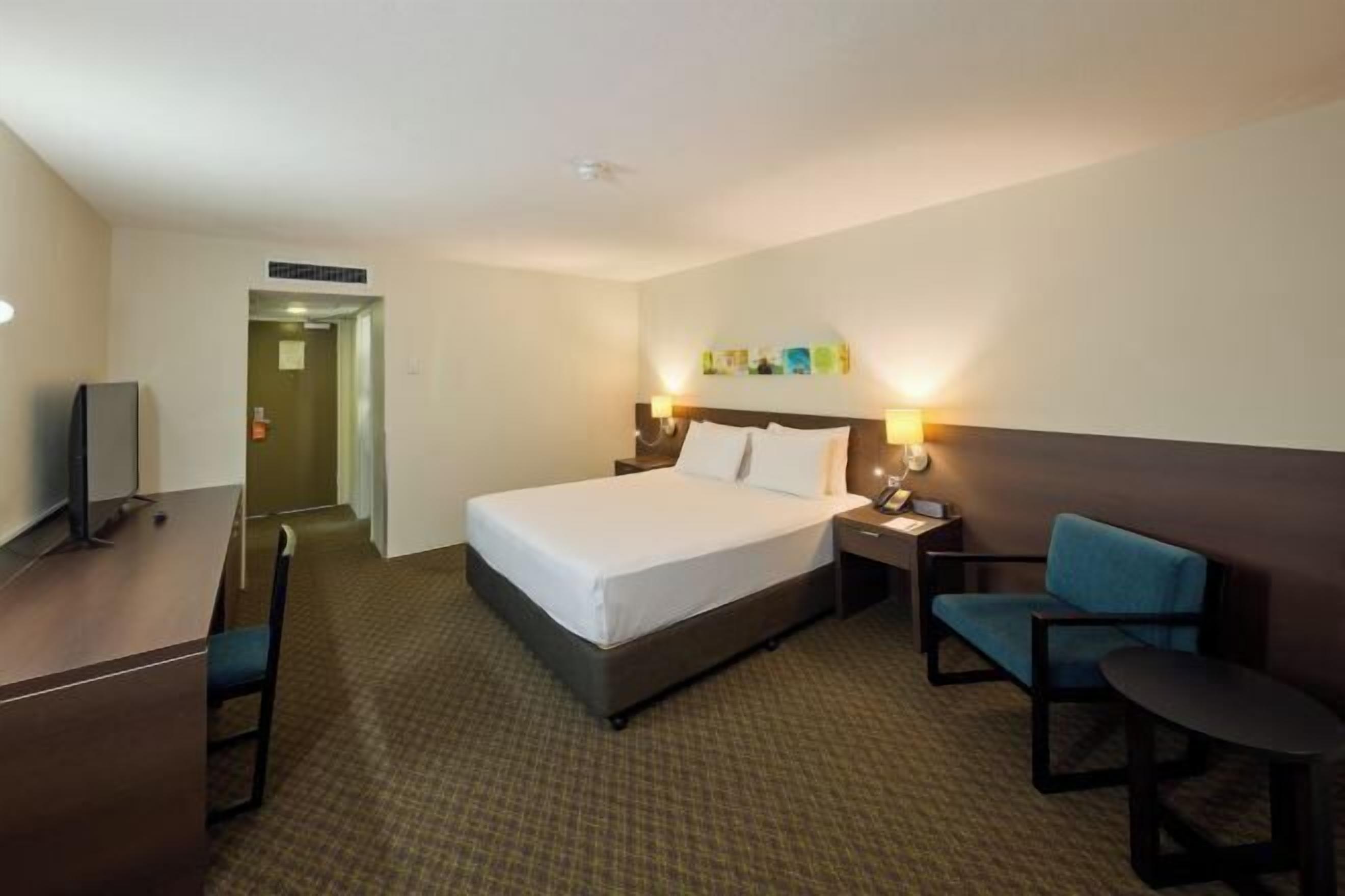 房內夾萬、獨特設計、獨特裝修、書桌