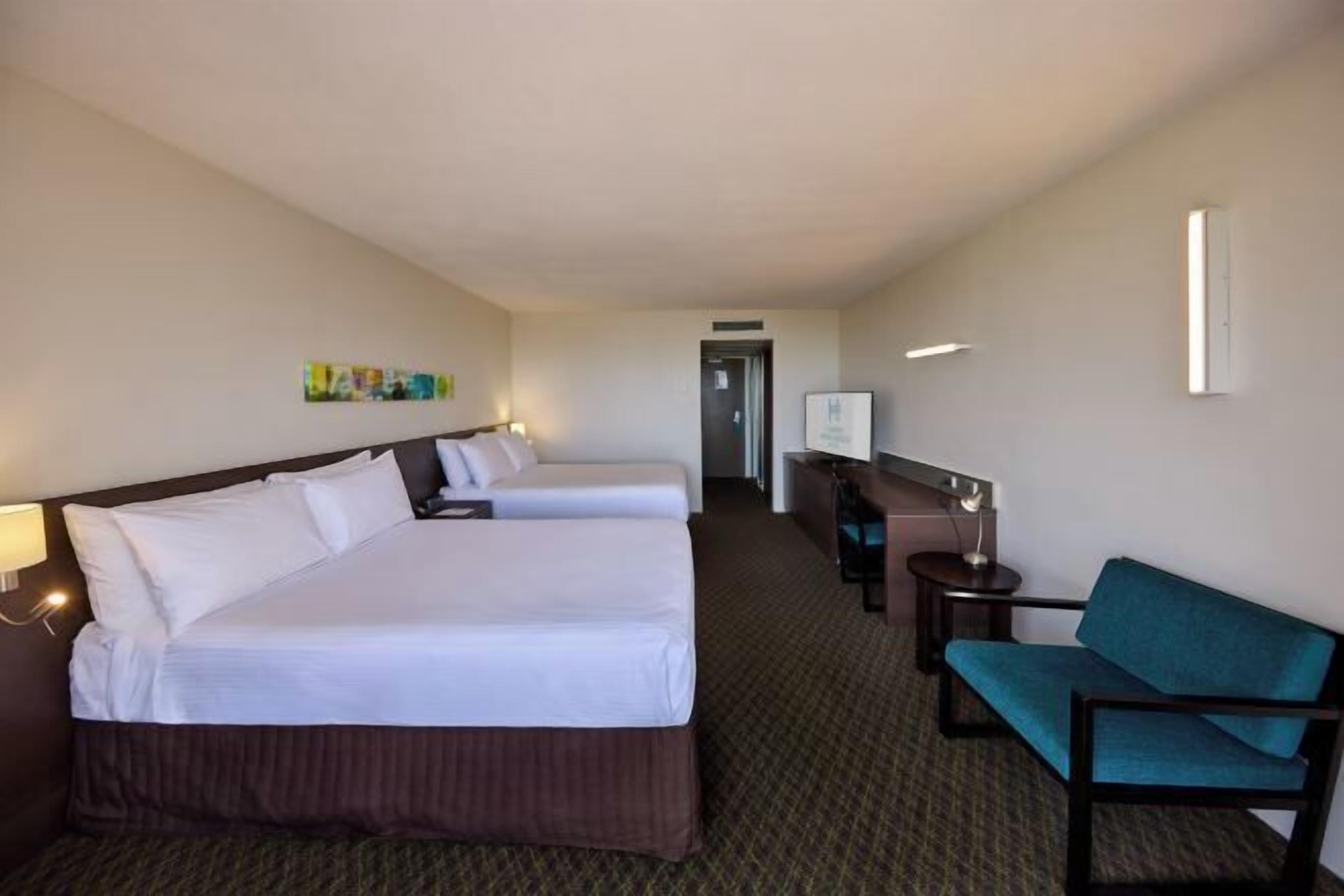 房內夾萬、獨特設計、獨特裝修、書桌