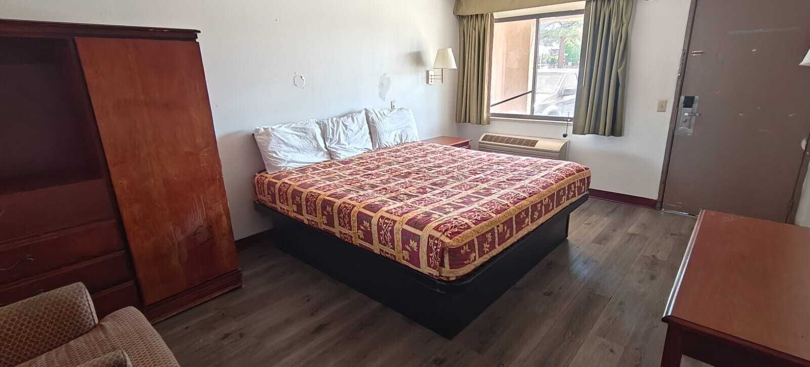 Room, 1 King Bed, Accessible, Non Smoking | Desk, free WiFi, bed sheets