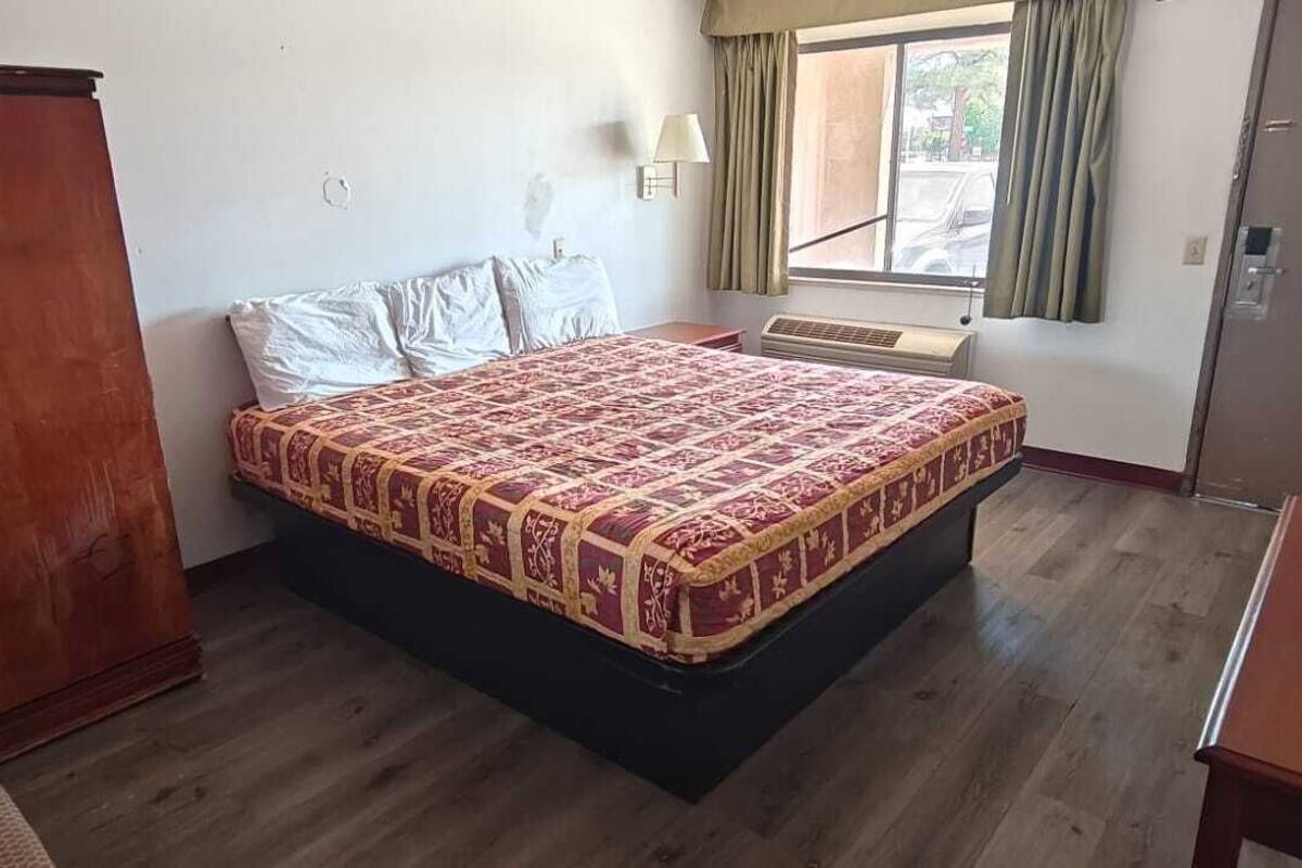Room, 1 King Bed, Accessible, Non Smoking | Desk, WiFi (free), bed sheets