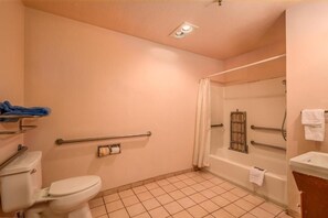 Combinació de dutxa i banyera i tovalloles 