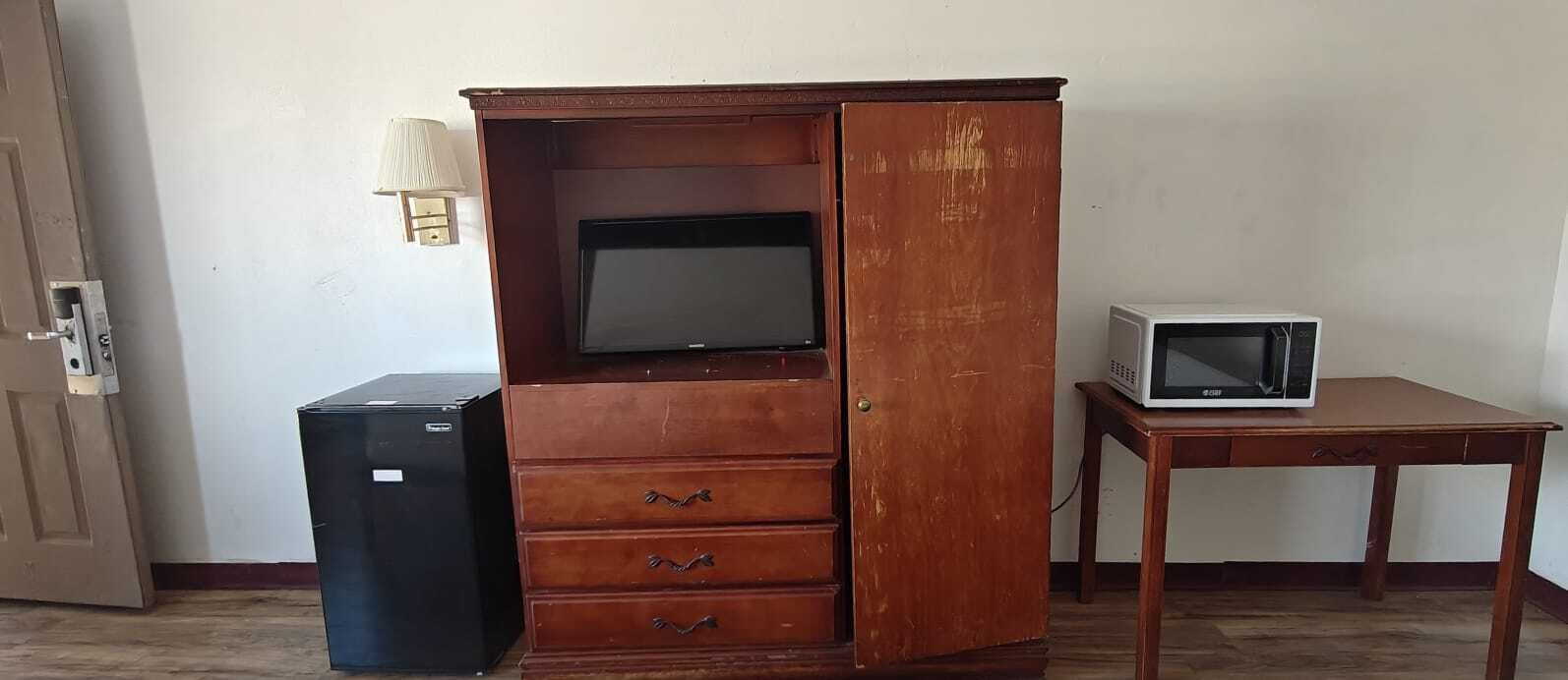 Desk, free WiFi, bed sheets