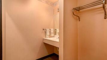 Combinació de dutxa i banyera i tovalloles