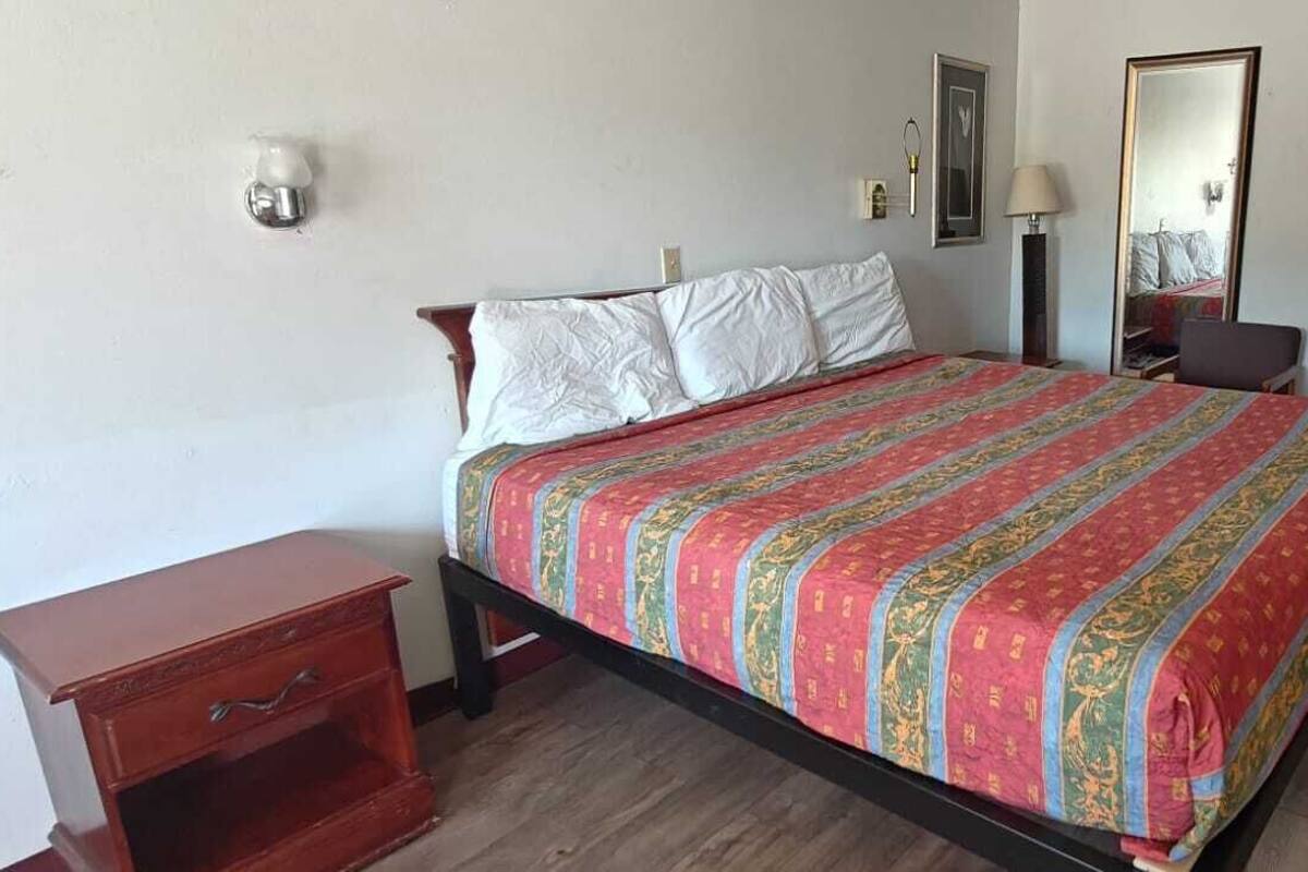 Desk, WiFi (free), bed sheets