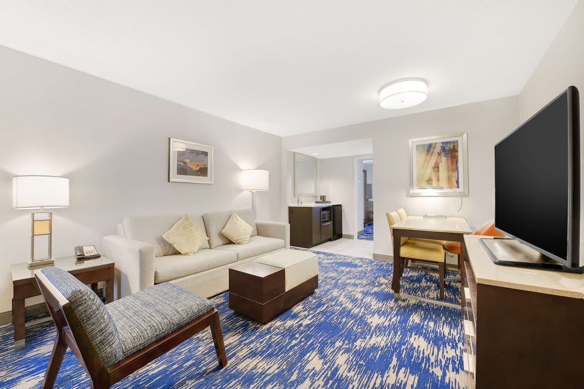 Premium bedding, in-room safe, desk, blackout curtains
