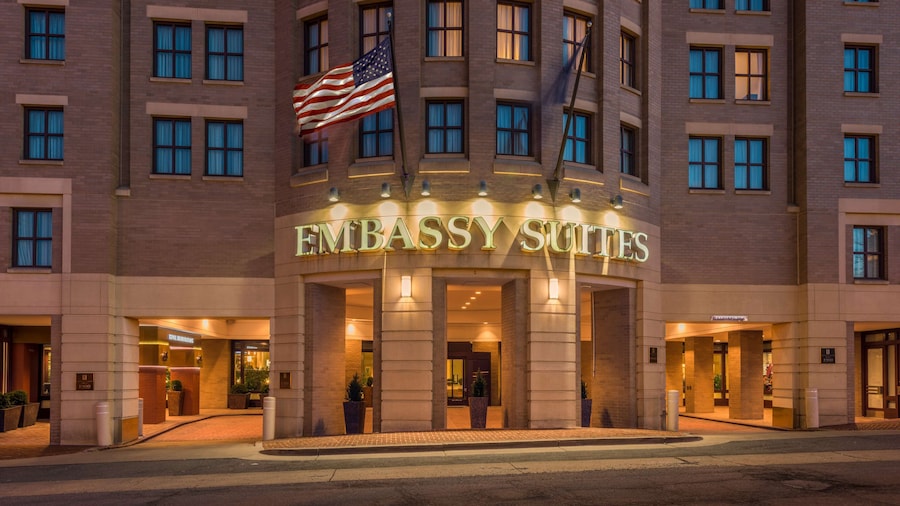 Embassy Suites by Hilton Alexandria Old Town