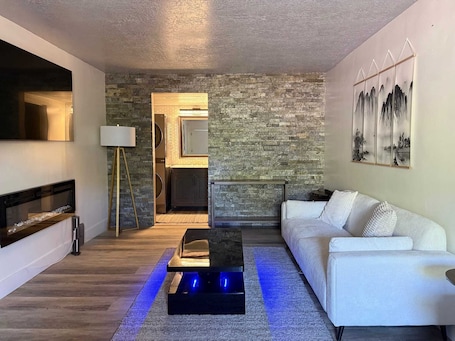 Classic Suite, 1 Queen Bed | Living area | 65-inch Smart TV with cable channels. Taos Valley Lodge