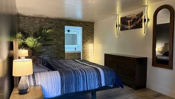 Classic Suite, 1 Queen Bed | Premium bedding, down comforters, individually furnished, desk