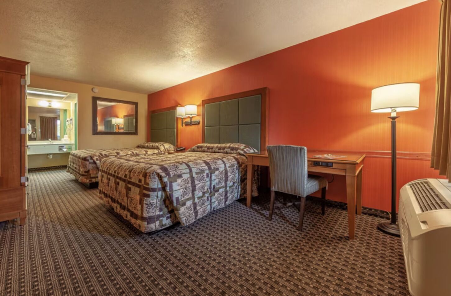 Ropa de cama de alta calidad, cubrecamas y muebles diferentes 