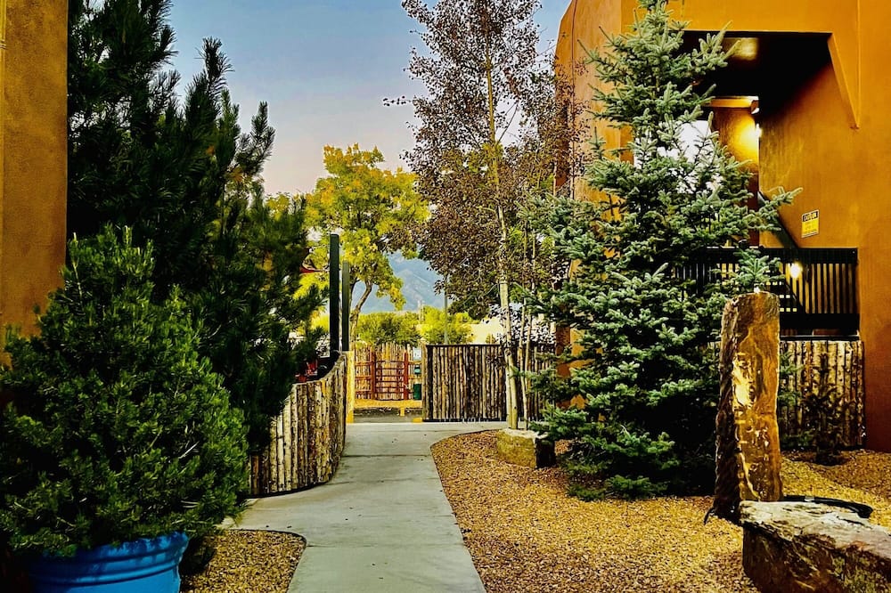 Taos Valley Lodge