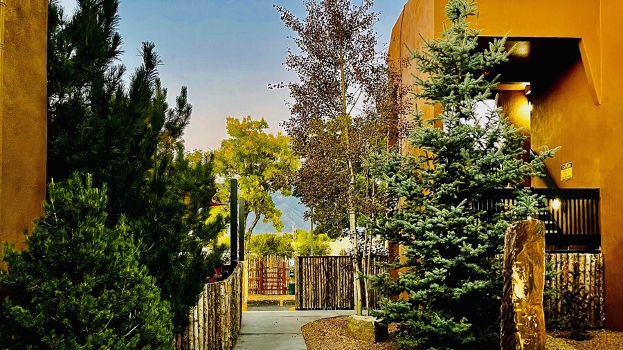 Taos Valley Lodge