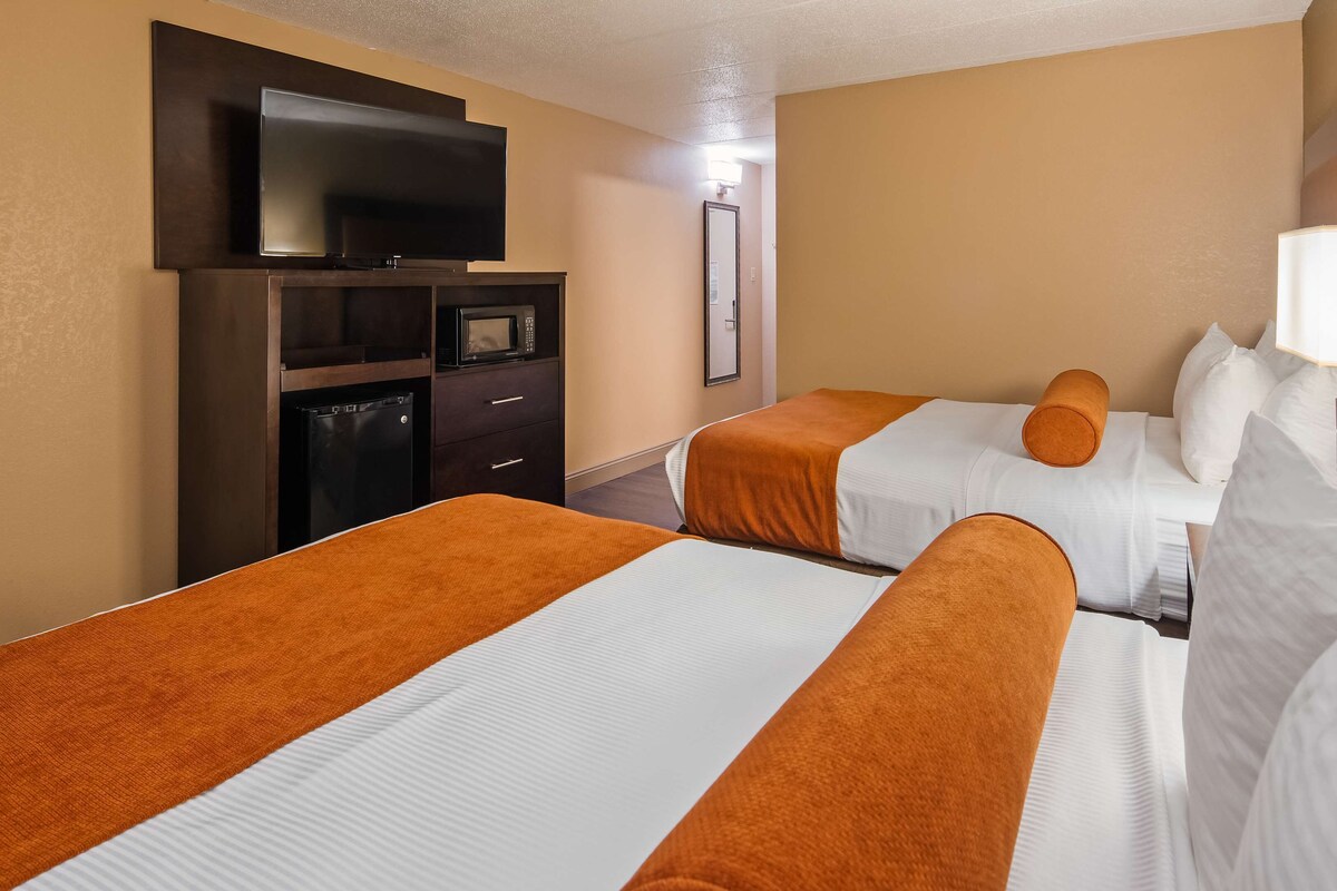 Standard Room, 2 Katil Ratu (Queen), Non Smoking, Refrigerator & Microwave | Meja, seterika/papan seterika, Wi-fi percuma, cadar katil 