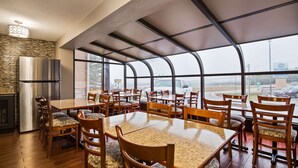 A restaurant with a view of a parking lot and a building in the background. - Best Western Coachlight (Rolla)