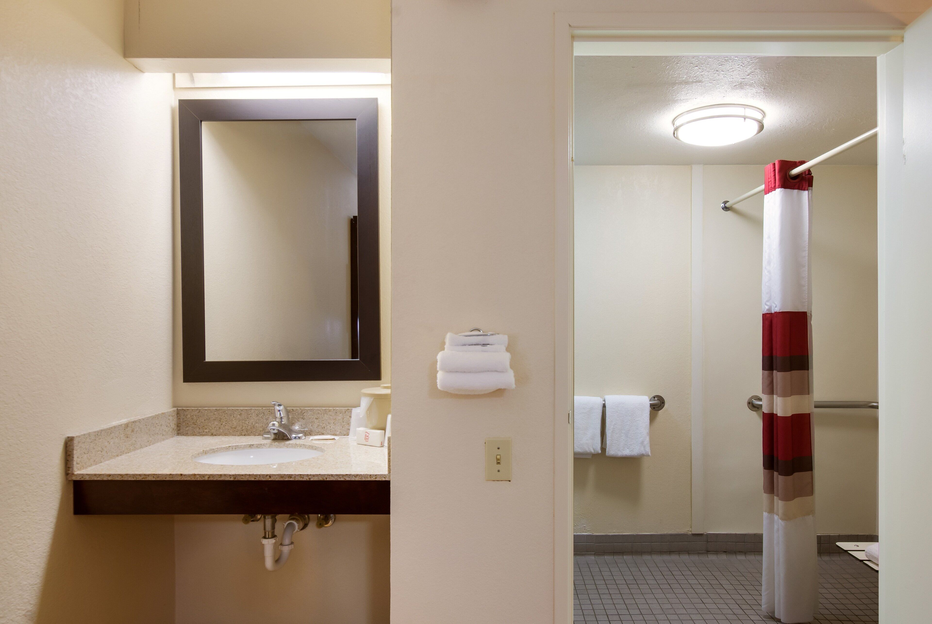 deluxe room, 1 king bed, accessible, non smoking (roll-in shower) | bathroom | free toiletries, towels, soap, shampoo