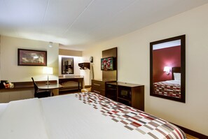 Superior Room, 1 King Bed, Non Smoking - Red Roof Inn Grand Rapids Airport (Grand Rapids)