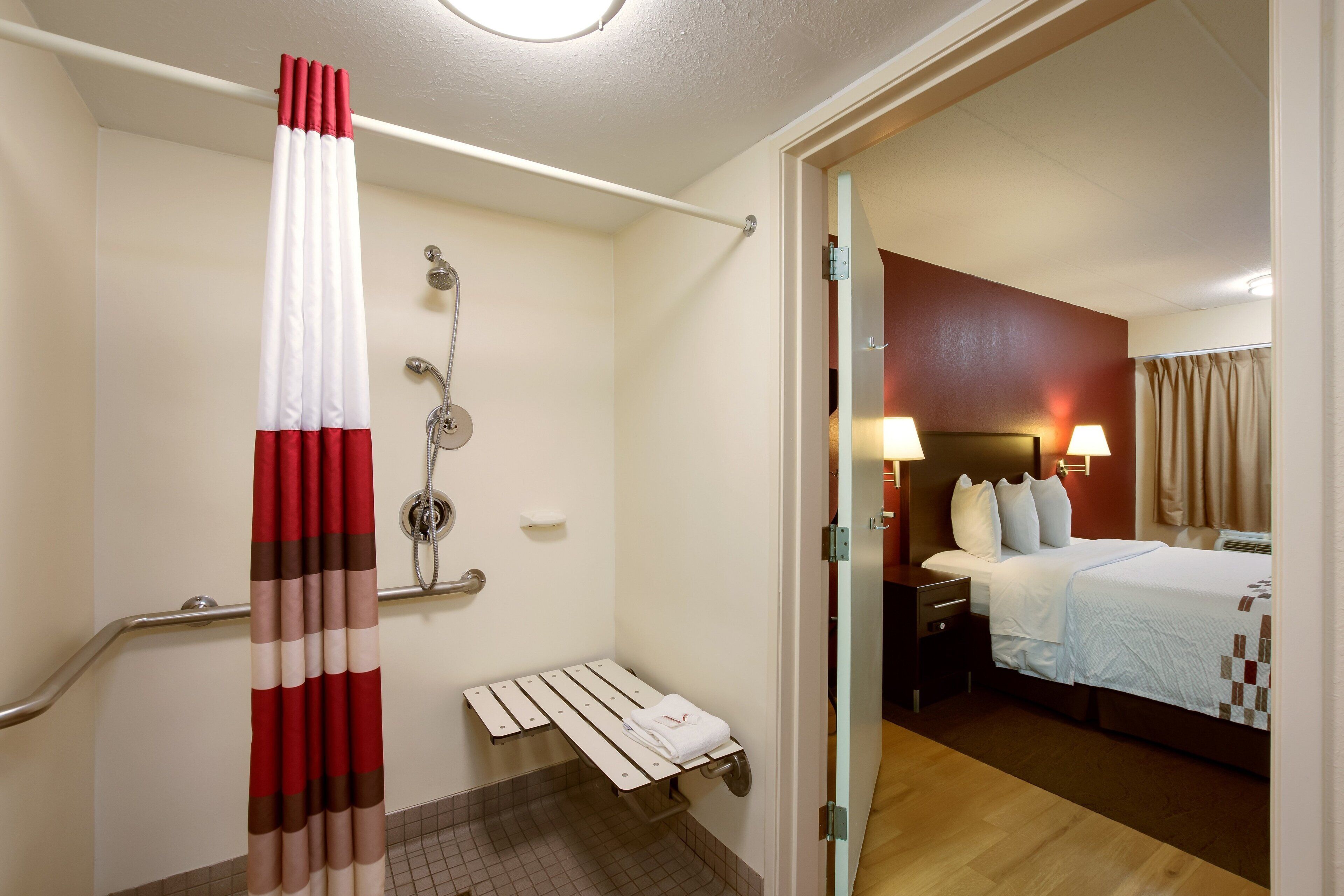 deluxe room, 1 king bed, accessible, non smoking (roll-in shower) | bathroom | free toiletries, towels, soap, shampoo