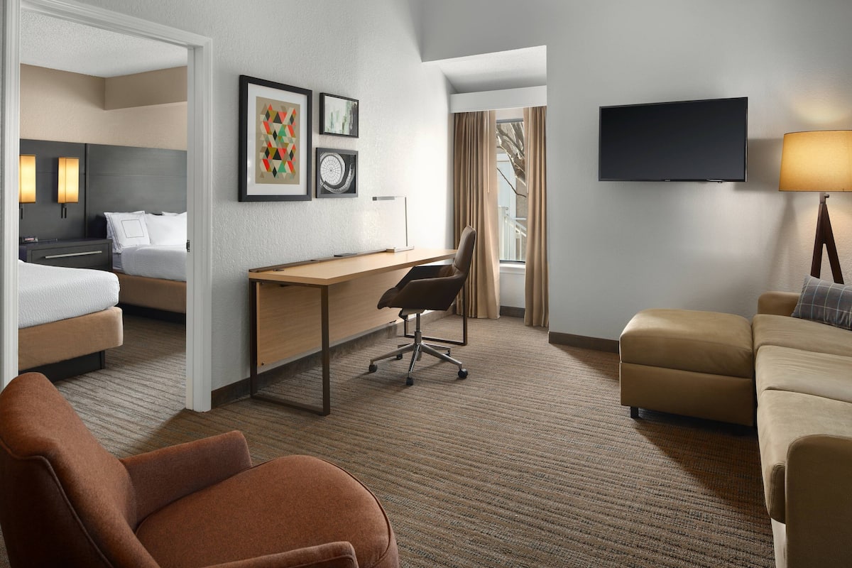 Family Suite, 1 Double Bed | Premium bedding, in-room safe, desk, laptop workspace