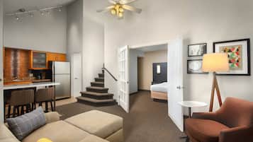 Premium bedding, in-room safe, desk, laptop workspace