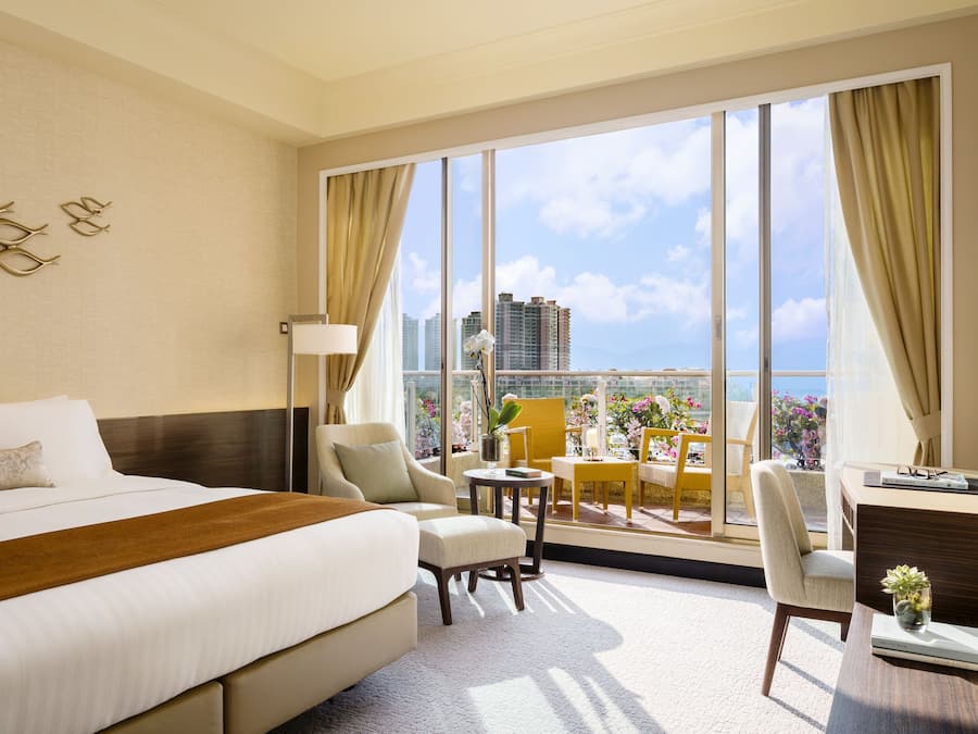 Rom – deluxe, 1 kingsize-seng, balkong, sjøutsikt | Safe på rommet, individuelt dekorert, individuelt innredet og skrivebord