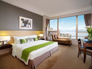 In-room safe, individually decorated, individually furnished, desk - Hong Kong Gold Coast Hotel (Tuen Mun)