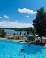 Piscine couverte, piscine extérieure (ouverte en saison)